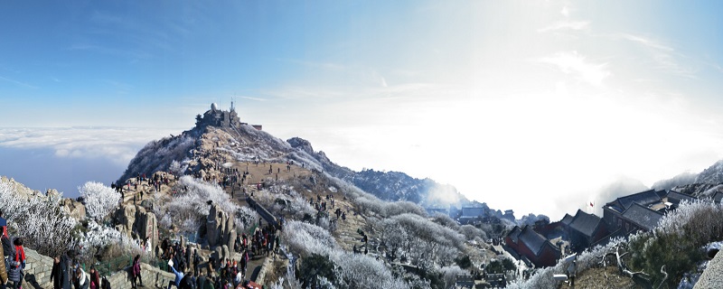 会当凌绝顶一览众山小写的是哪座山